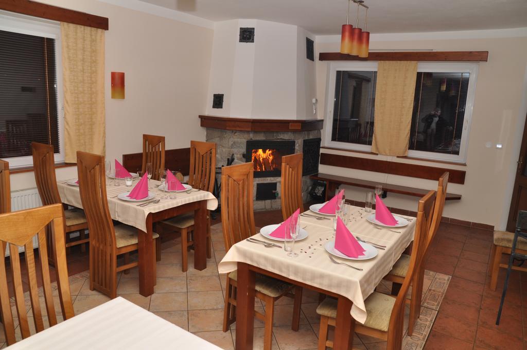 Pension & Restaurant Silma With Wellness Rychvald Ngoại thất bức ảnh