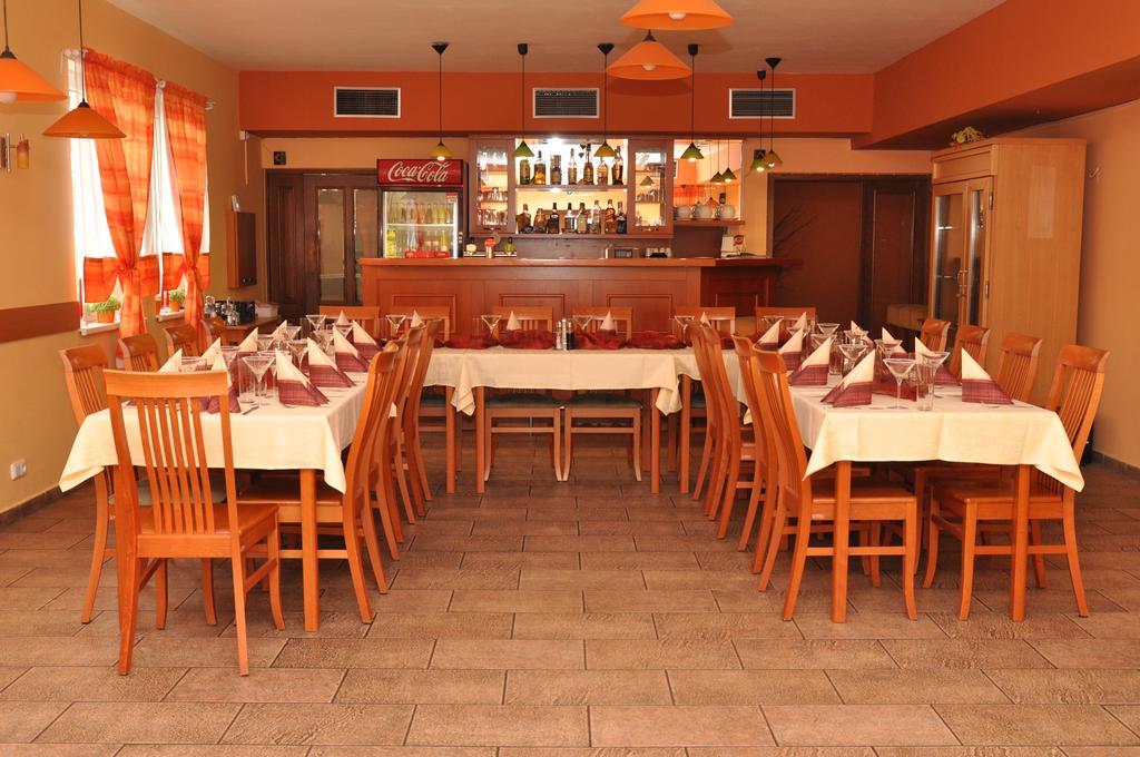 Pension & Restaurant Silma With Wellness Rychvald Ngoại thất bức ảnh