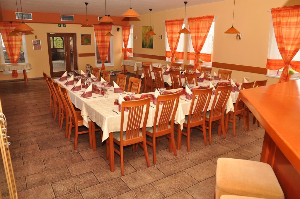Pension & Restaurant Silma With Wellness Rychvald Ngoại thất bức ảnh