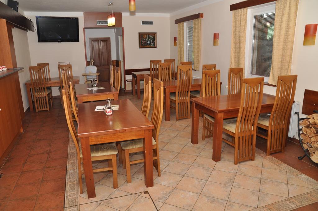 Pension & Restaurant Silma With Wellness Rychvald Ngoại thất bức ảnh