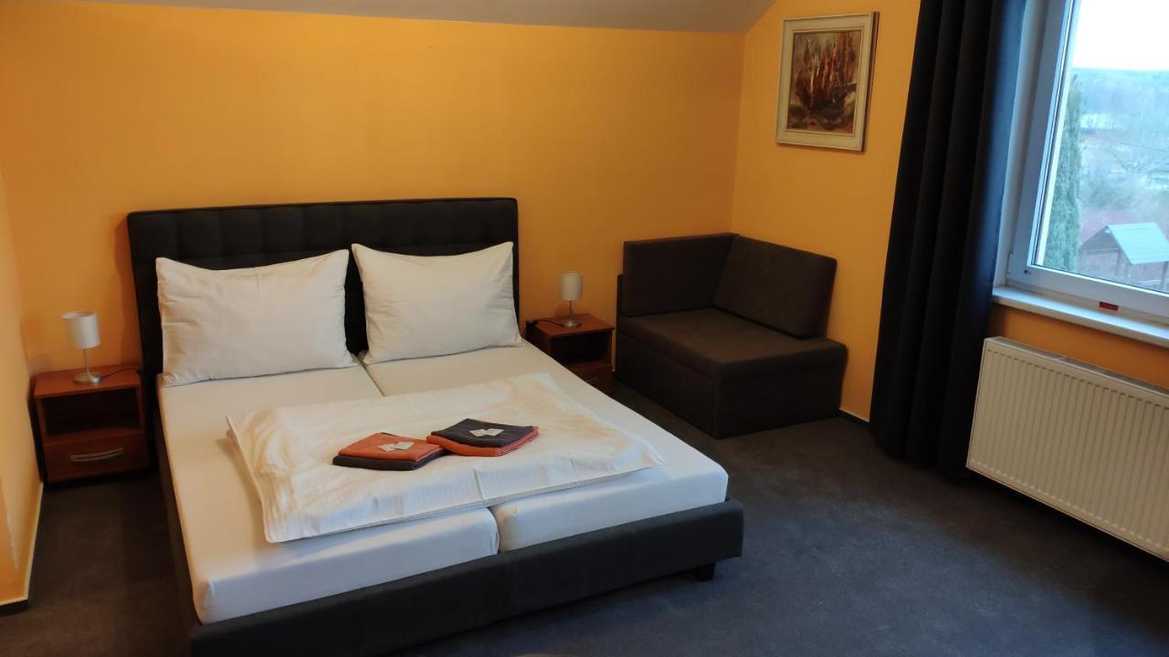 Pension & Restaurant Silma With Wellness Rychvald Ngoại thất bức ảnh